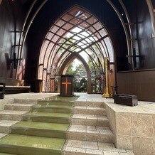 シェラトン・グランデ・トーキョーベイ・ホテルの画像｜当日のチャペル正面