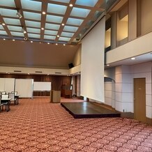 ホテルサンバレー那須／太陽の教会の写真｜３つめの披露宴会場（スクリーンを下ろした状態）