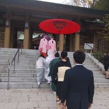 東郷神社／東郷記念館の画像｜参進の様子。境内に入っていくとき。