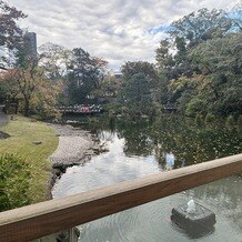 東郷神社／東郷記念館の写真｜式場見学サロンから見た庭園