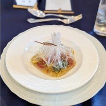 ヨコハマ グランド インターコンチネンタル ホテルの画像｜魚料理（包みを開いて食べます）
