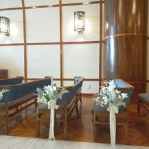 ヨコハマ グランド インターコンチネンタル ホテルの写真｜壁の柱は甲板の素材を利用しているそうです。
