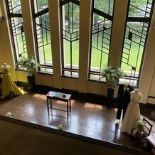 重要文化財　自由学園明日館の写真｜挙式が行われてるホール。ロフトから撮った風景。ロフト下部にも大きなスペースがあります。
