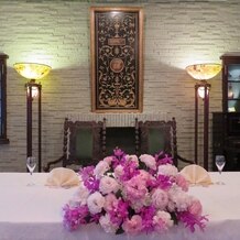 乃木神社・乃木會館の画像｜新郎新婦のテーブル。装花のイメージ
