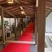 乃木神社・乃木會館の画像｜赤い絨毯が特徴的