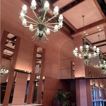 パーク　ハイアット　東京の写真｜天井が高い、小さい方の披露宴会場