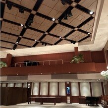 パーク　ハイアット　東京の写真｜天井も高い披露宴会場