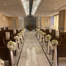 スイスホテル南海大阪の画像｜二つ目の挙式会場は暖かい雰囲気が印象高でした。入り口から撮影。