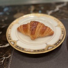 マリエカリヨン名古屋の写真｜挙式後の新郎新婦料理