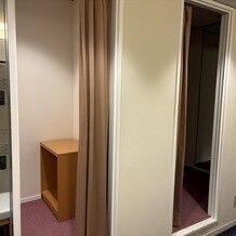 ニドムリゾートウエディングの写真｜ゲストがお着替えできる場所があり助かりました！ヘアセットもできるスペースがありました！