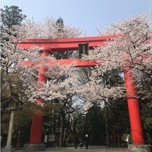 冠稲荷神社　宮の森迎賓館　ティアラグリーンパレスの画像｜冠稲荷の大鳥居です。