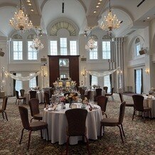 ピアザ デッレ グラツィエの写真｜披露宴会場です！
天井が広く開放感があります！