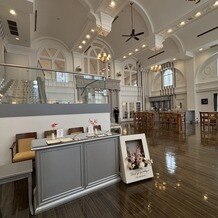 ピアザ デッレ グラツィエの写真｜披露宴会場のロビーの写真です！
ロビーでパーティができてしまうのではないかと思うくらい素敵です！