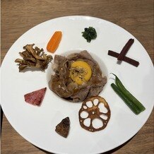 ＴＨＥ　ＧＡＲＤＥＮ　ＰＬＡＣＥ　小林樓の写真｜卵黄を割ってすき焼き風に食べられるお料理