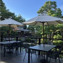 ＴＨＥ　ＧＡＲＤＥＮ　ＰＬＡＣＥ　小林樓の写真｜お庭が綺麗に望めるテラスは披露宴でも使えるようです