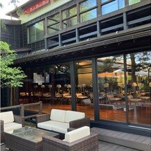 ＴＨＥ　ＧＡＲＤＥＮ　ＰＬＡＣＥ　小林樓の写真｜披露宴会場の外にはテラスあり