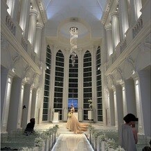 マリベールスパイアの画像｜夜の挙式会場内