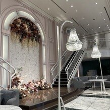 マリベールスパイアの写真｜披露宴会場の備え付けのお花