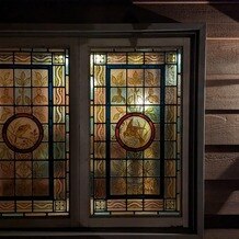 PAVILION　COURT（パビリオンコート）の画像｜別館扉のガラスです。細かい模様がおしゃれです。