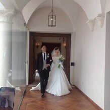 ローズガーデンクライスト教会の写真｜フラワーシャワーはしなかったので、拍手で迎えてもらいました。