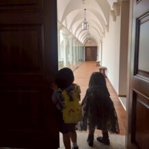 ローズガーデンクライスト教会の写真｜外の噴水や大きな扉や廊下が目新しく子供達も喜んでいました。