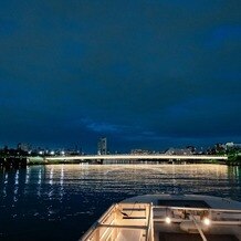 ジールウェディングクルーズの写真｜デッキから見える夜景は本当に綺麗です。ここでみんな自由におしゃべりして、ゆっくり過ごしました。