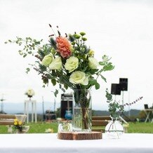 ホテル・フロラシオン那須の写真｜ゲストテーブルの装花。