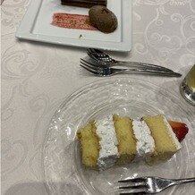 SHOHAKUEN HOTEL（松柏園ホテル）の写真｜ケーキ入刀の際のケーキとデザートです