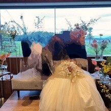 THE LUIGANS Spa &amp; Resort（ザ・ルイガンズ. スパ ＆ リゾート）の画像｜昼の新郎新婦席