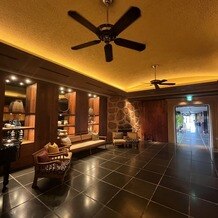 THE LUIGANS Spa &amp; Resort（ザ・ルイガンズ. スパ ＆ リゾート）の画像｜挙式会場通路2