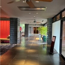 THE LUIGANS Spa &amp; Resort（ザ・ルイガンズ. スパ ＆ リゾート）の画像｜挙式会場通路3