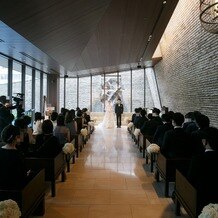 オリエンタルホテル 神戸・旧居留地の画像｜光が差し込みドレスが映えます