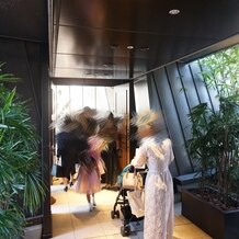 オリエンタルホテル 神戸・旧居留地の画像｜挙式会場へ移動中