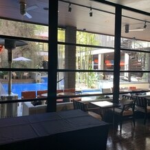 WITH THE STYLE FUKUOKA （ウィズザスタイルフクオカ）の画像｜中心にプールがあります