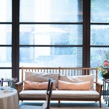 WITH THE STYLE FUKUOKA （ウィズザスタイルフクオカ）の画像｜新郎新婦のソファー