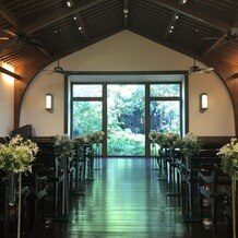 ザ ソウドウ ヒガシヤマ キョウト(THE SODOH HIGASHIYAMA KYOTO)の画像｜チャペル入り口正面から
クラシックだけれど仰々しくなく、とても落ち着いた雰囲気です。