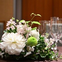 L'Ａｌｌｉａｎｃｅ（ラリアンス）の写真｜披露宴会場テーブルの花