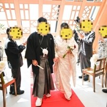 L'Ａｌｌｉａｎｃｅ（ラリアンス）の写真｜挙式退場(フラワーシャワーなし。拍手で退場)