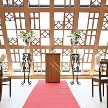 L'Ａｌｌｉａｎｃｅ（ラリアンス）の写真｜格子状の挙式会場