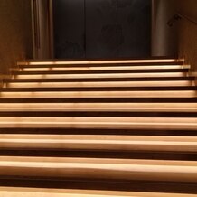エルム ガーデンの画像｜この階段をのぼると挙式会場になります。この階段でも撮影スポットになります