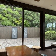 川原町倶楽部　ラ・ルーナ　ピエーナの画像｜ゲスト待合室併設のテラス