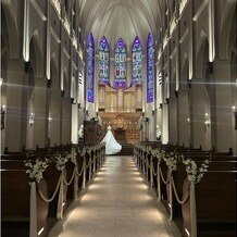 プリムローズの画像｜ステンドグラスや、お城のような内装がとても素敵な会場です。