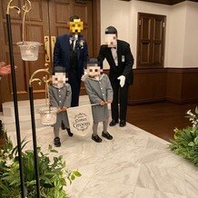 郡山ビューホテルアネックスの画像｜チャペルで人前式
新郎入場
甥っ子たちにフラッグボーイをやってもらいました