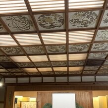 料亭　松楓閣の写真｜披露宴会場の天井。豪華です。