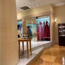 ロイヤルパインズホテル浦和の写真｜館内のドレスショップ