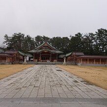 迎賓館ＴＯＫＩＷＡ／新潟縣護國神社の画像｜参列者全員で列になり歩く参道