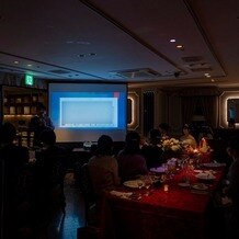 神戸北野ホテルの写真｜披露宴会場。スクリーン。