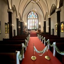 ＳＴ. ＭＡＲＧＡＲＥＴ　ＷＥＤＤＩＮＧ（セント・マーガレット　ウエディング）の画像｜正面入った瞬間の景色。開放感があり、かつ厳かな雰囲気です。