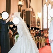 ＳＴ. ＭＡＲＧＡＲＥＴ　ＷＥＤＤＩＮＧ（セント・マーガレット　ウエディング）の写真｜ベールダウン