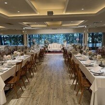 ＳＴ. ＭＡＲＧＡＲＥＴ　ＷＥＤＤＩＮＧ（セント・マーガレット　ウエディング）の写真｜写真で見るよりも明るく、華やかで開放感があります